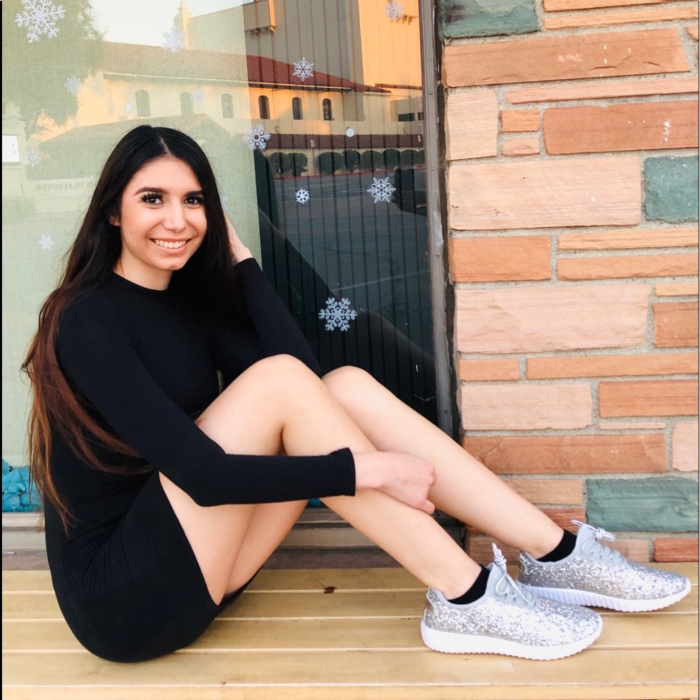 Silver fashion sneakers 👟